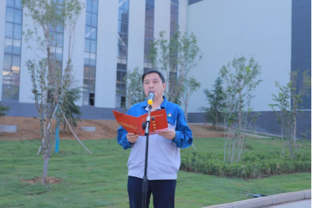 凝心聚力謀發(fā)展，砥礪奮進(jìn)向未來(lái)——許昌安彩舉行國(guó)慶升國(guó)旗儀式