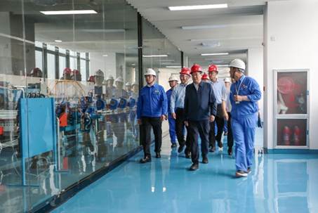 打造向上向前第一象限生力軍 錘煉甘于做人做事作難、受苦受累受屈的企業(yè)家隊(duì)伍——河南投資集團(tuán)黨委書記、董事長劉新勇蒞臨安彩高科開展主題教育調(diào)研