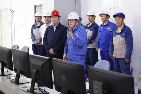 打造向上向前第一象限生力軍 錘煉甘于做人做事作難、受苦受累受屈的企業(yè)家隊(duì)伍——河南投資集團(tuán)黨委書記、董事長劉新勇蒞臨安彩高科開展主題教育調(diào)研
